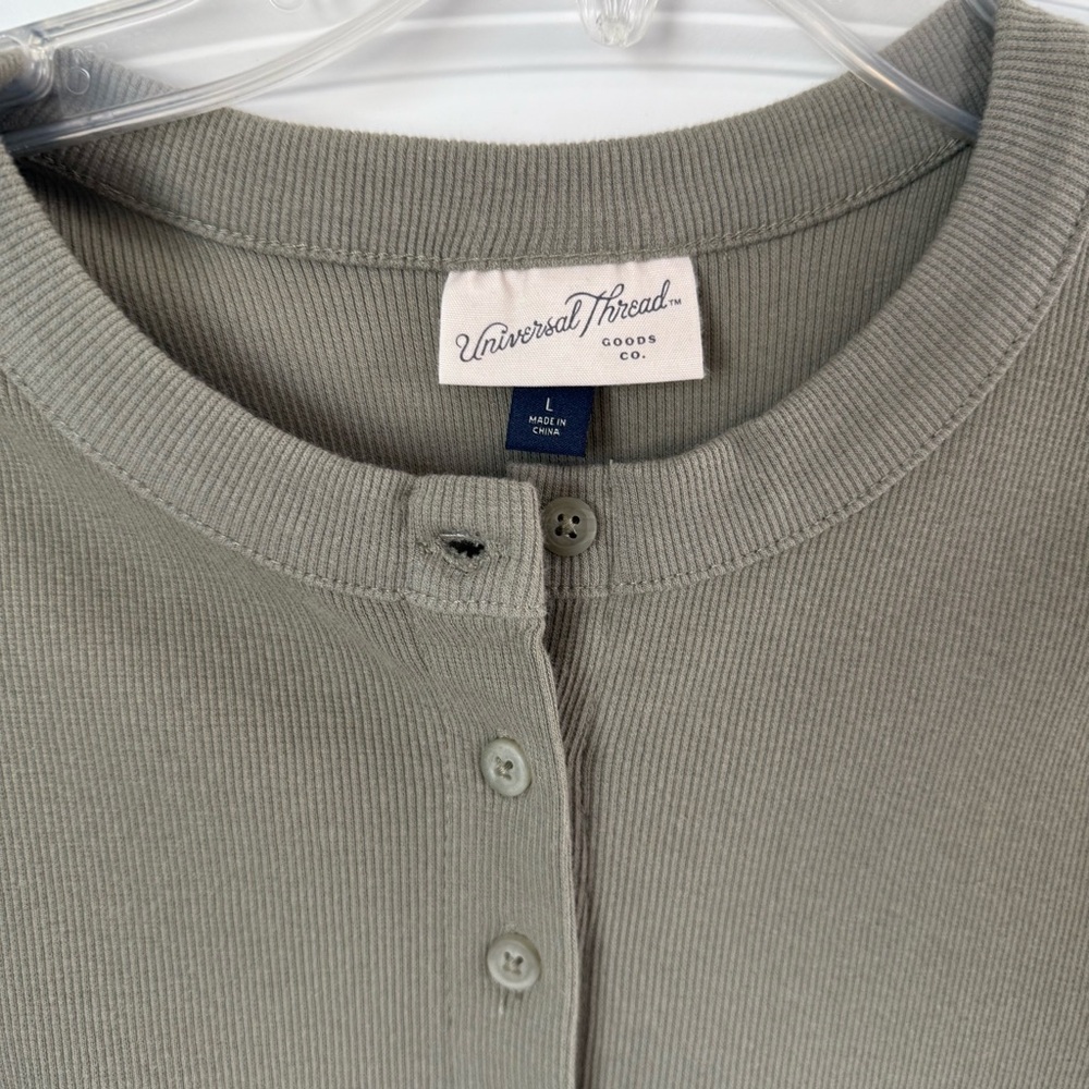 Universal Thread Green Button-Down Shirt - Picture 3 of 3